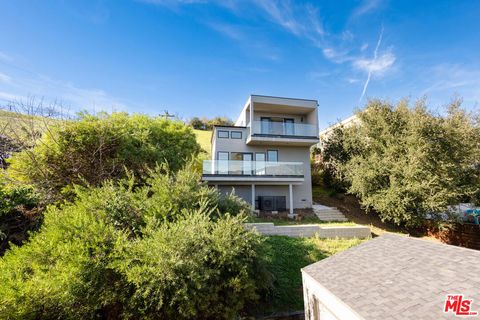 Photo of 26349 Fairside Road, Malibu, CA 90265 (MLS # 26638321)