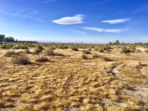 Photo of 93 Avenue J, Roosevelt, CA 93535 (MLS # DW26104656)
