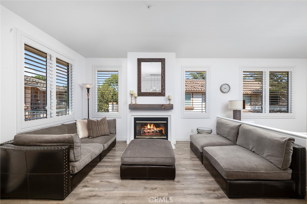 3407 Ladrillo Aisle