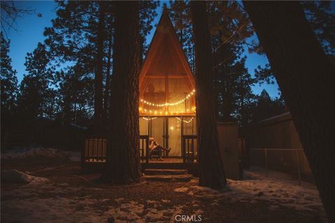 Photo of 446 Riverside Ave, Sugarloaf, CA 92386 (MLS # IG26046494)