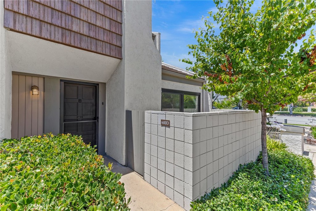 600 W Huntington Drive D