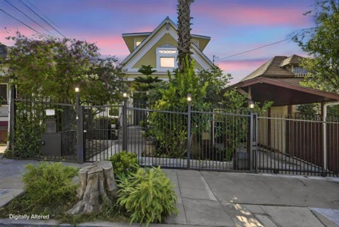 Photo of 815 E 22nd Street, Oakland, CA 94606 (MLS # ML82061526)