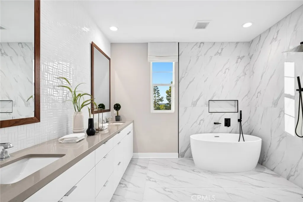 Irvine, California 92618, United States, 3 Bedrooms Bedrooms, ,3 BathroomsBathrooms,Residential,Active,247618