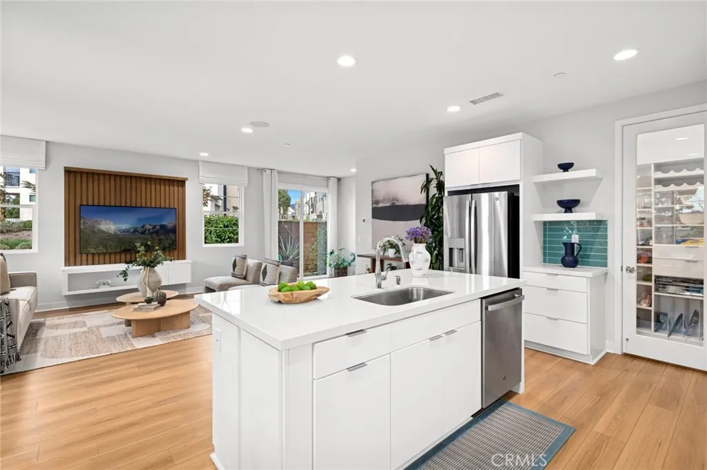 Irvine, California 92618, United States, 3 Bedrooms Bedrooms, ,3 BathroomsBathrooms,Residential,Active,247618