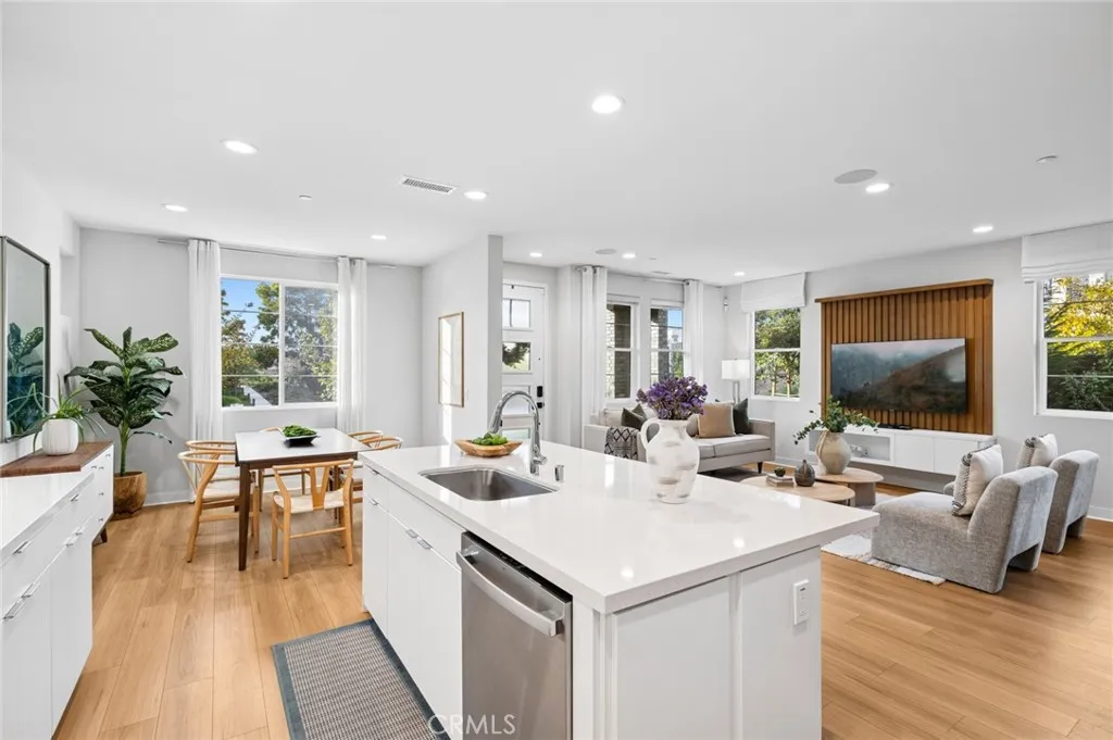 Irvine, California 92618, United States, 3 Bedrooms Bedrooms, ,3 BathroomsBathrooms,Residential,Active,247618