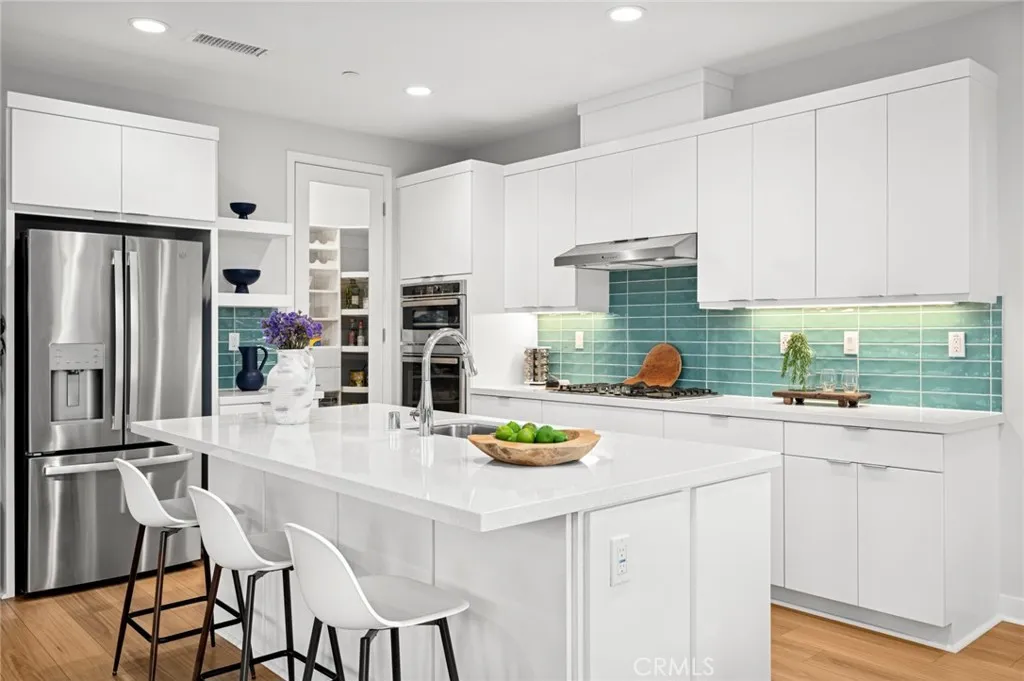 Irvine, California 92618, United States, 3 Bedrooms Bedrooms, ,3 BathroomsBathrooms,Residential,Active,247618