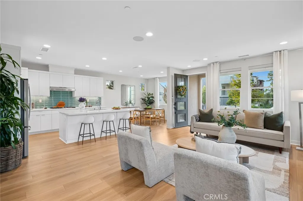 Irvine, California 92618, United States, 3 Bedrooms Bedrooms, ,3 BathroomsBathrooms,Residential,Active,247618