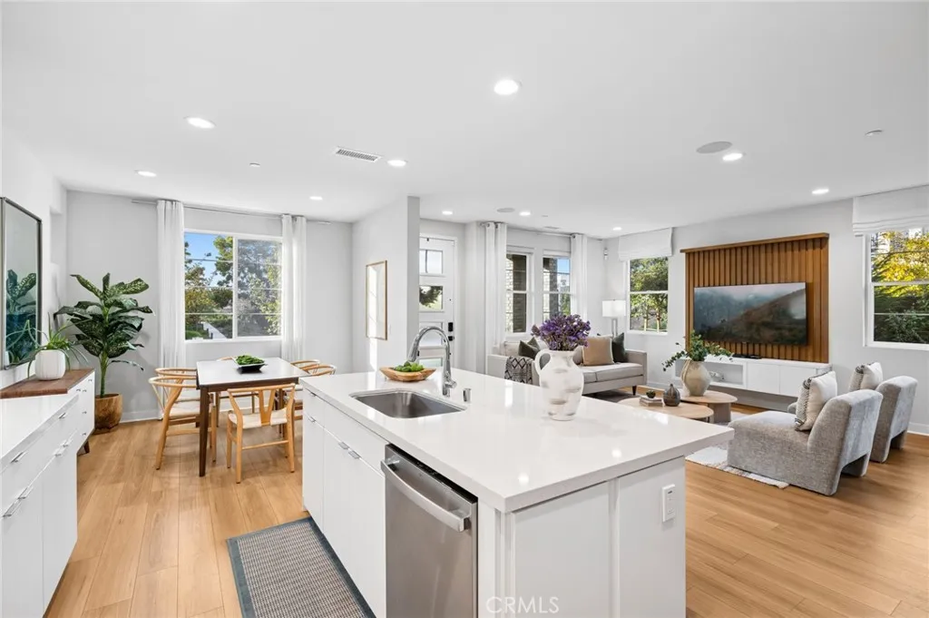 Irvine, California 92618, United States, 3 Bedrooms Bedrooms, ,3 BathroomsBathrooms,Residential,Active,247618