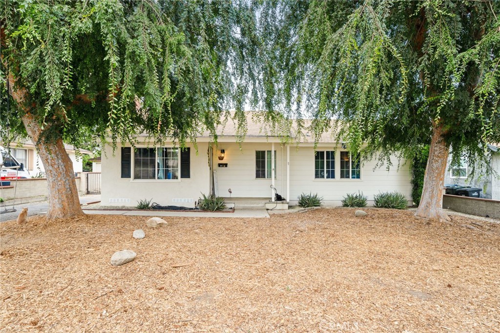 1442 N Sultana Avenue