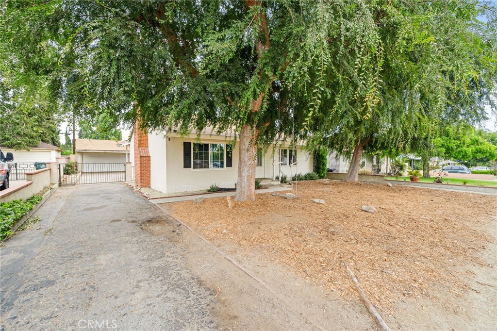 1442 N Sultana Avenue