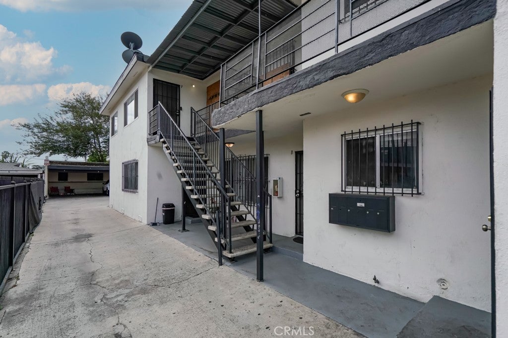116 E Alondra