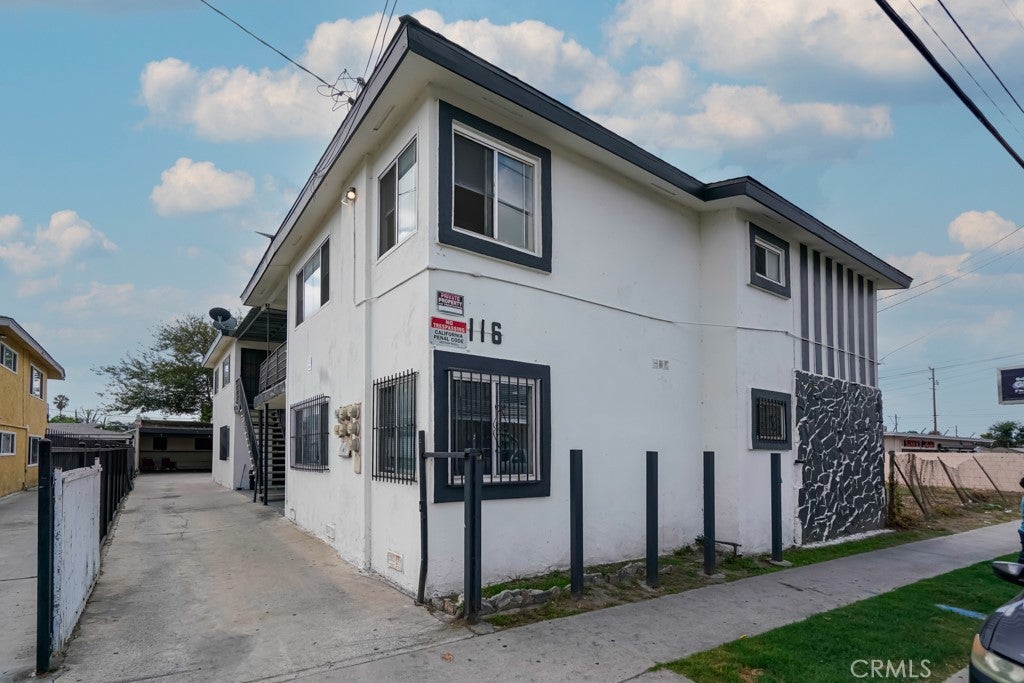 116 E Alondra