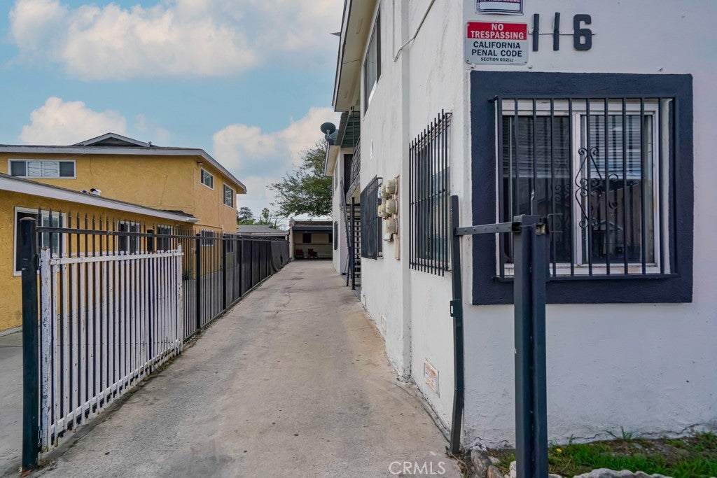 116 E Alondra