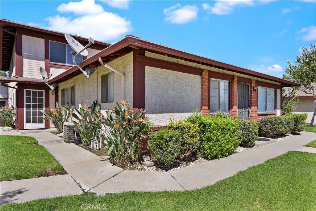 1123 W Sierra Madre Avenue 1
