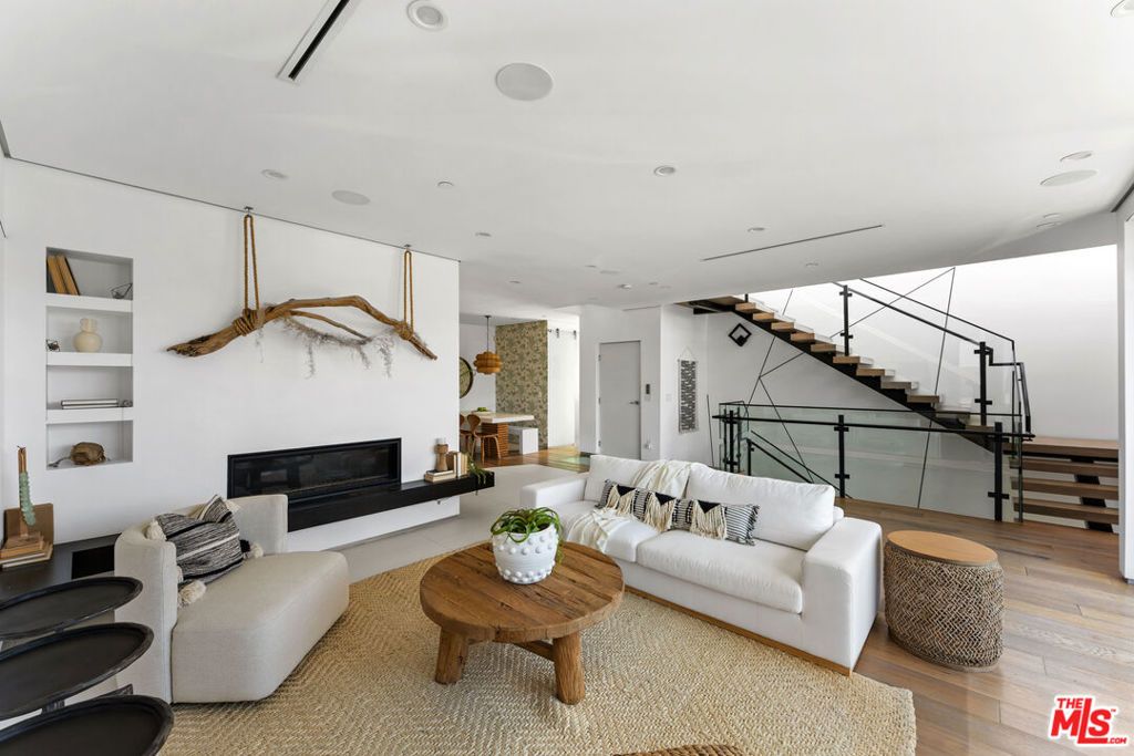 Photo of 647 Mildred Avenue, Venice, CA 90291 (MLS # 26850249)