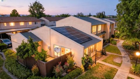 Photo of 27818 Del Norte Ct CT, Hayward, CA 94545 (MLS # 41136178)