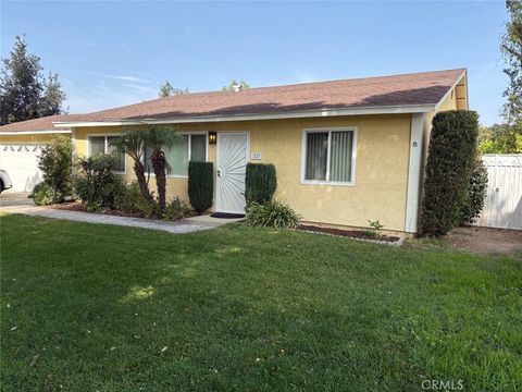 Photo of 1529 Cambridge Avenue, Redlands, CA 92374 (MLS # IV26000678)