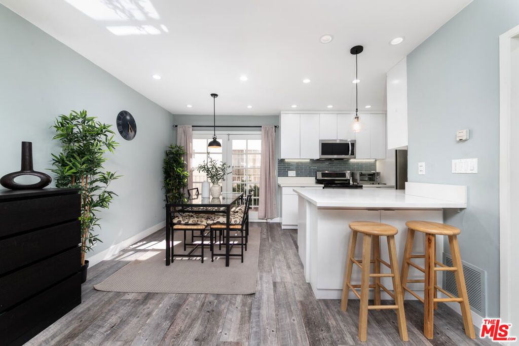 Photo of 1145 Larrabee Street #6, West Hollywood, CA 90069 (MLS # 26647425)