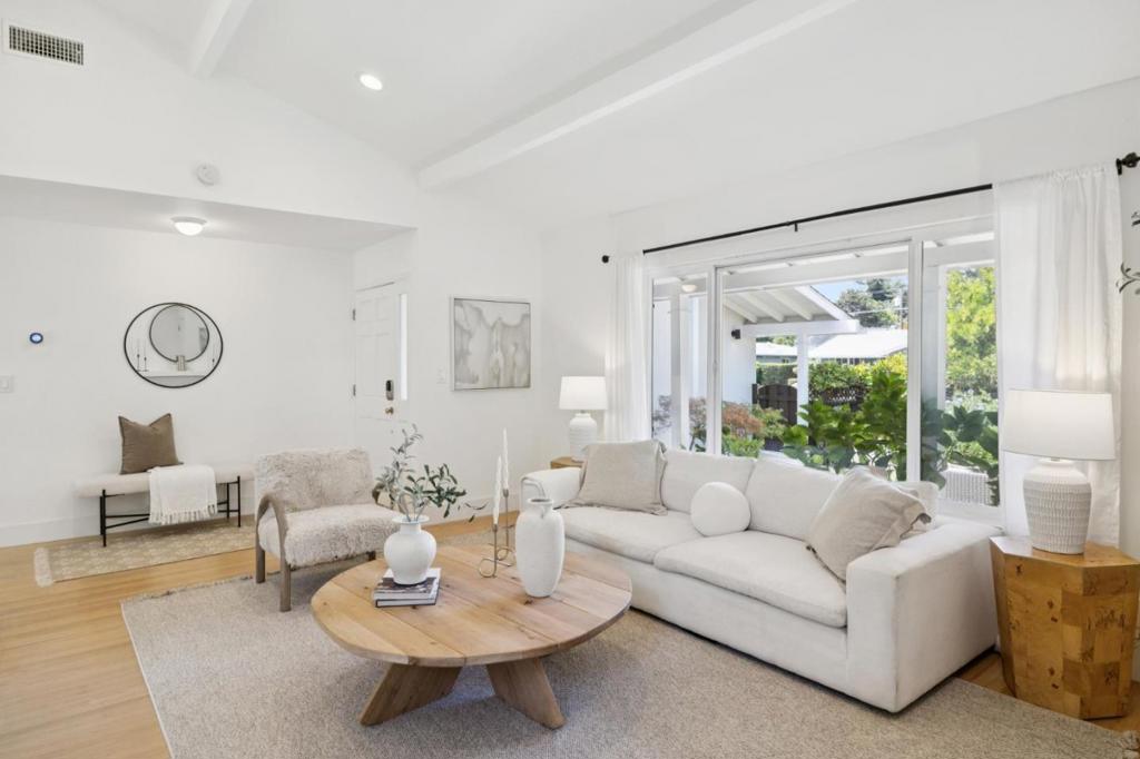 1086 Robbia Drive