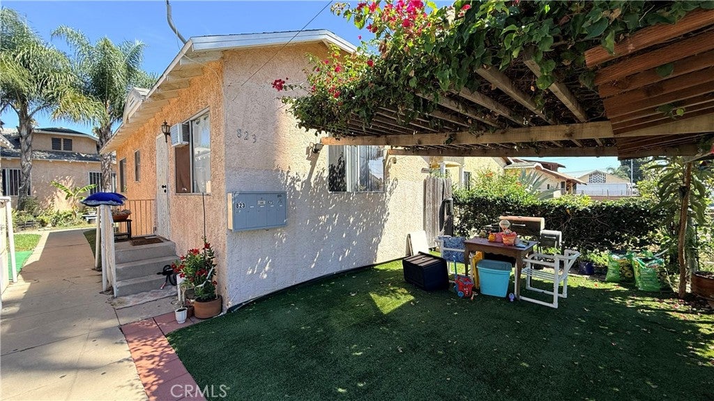 823 W 81st