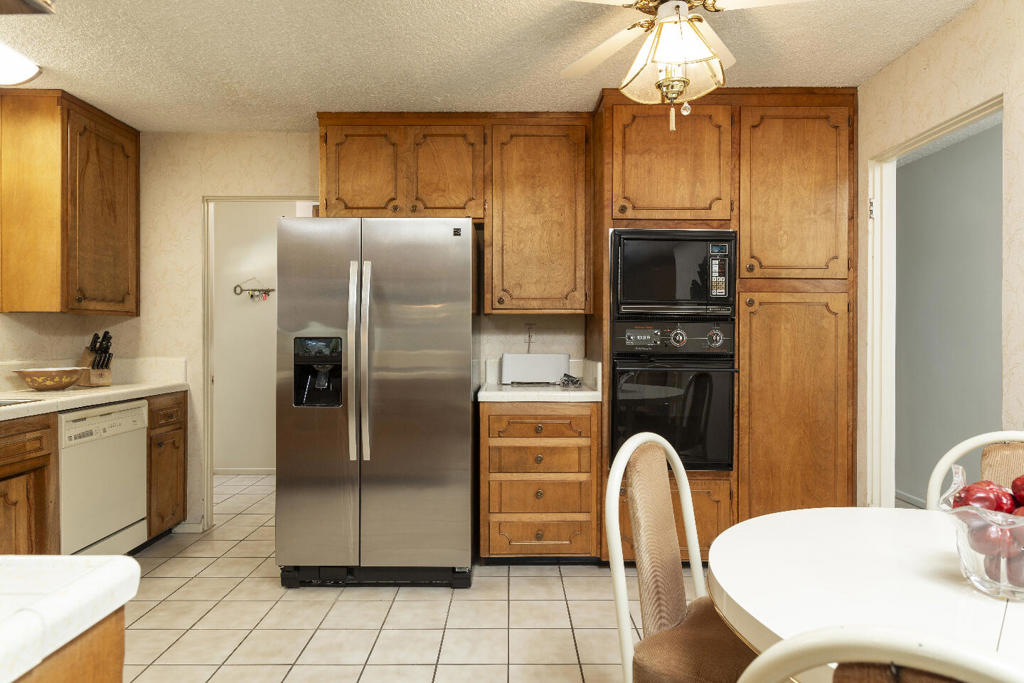 Los Compadres - Residential