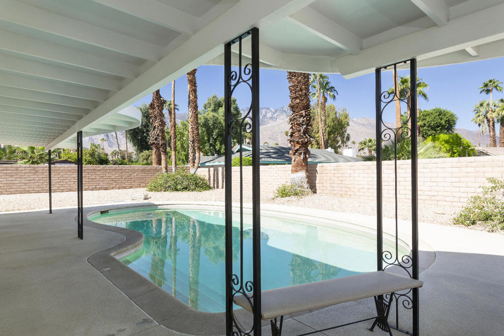 Los Compadres - Residential