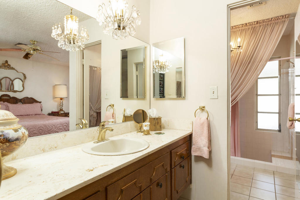 Los Compadres - Residential