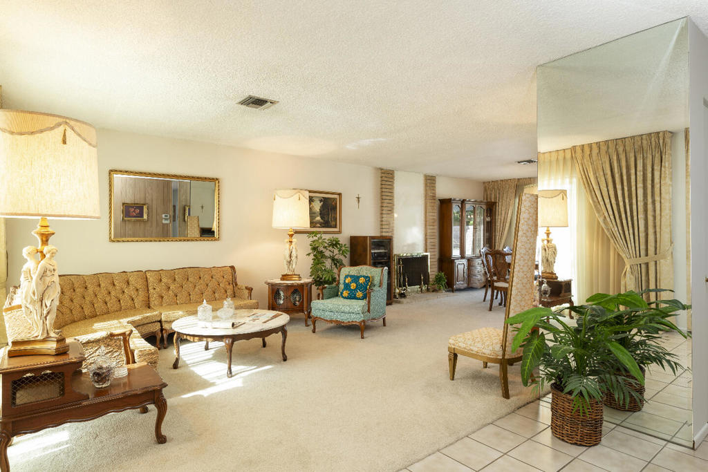 Los Compadres - Residential