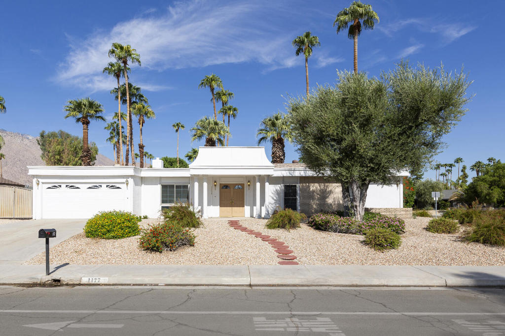 Los Compadres - Residential