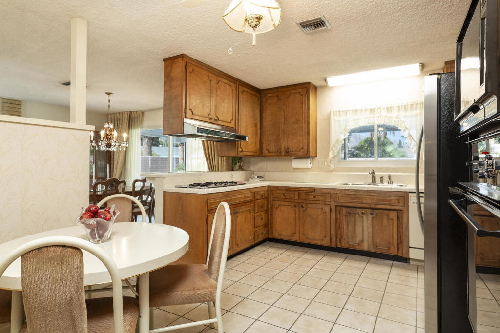 Los Compadres - Residential