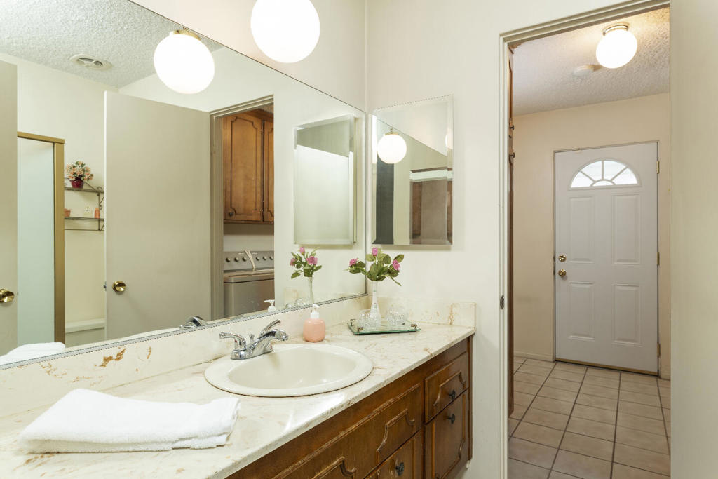 Los Compadres - Residential