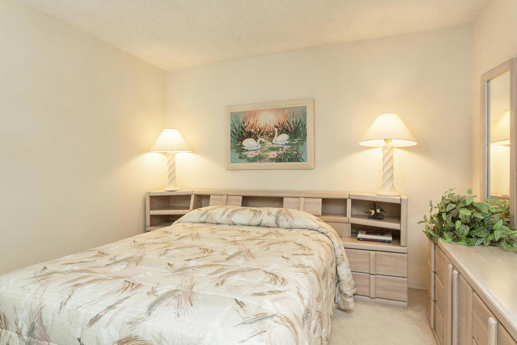 Los Compadres - Residential