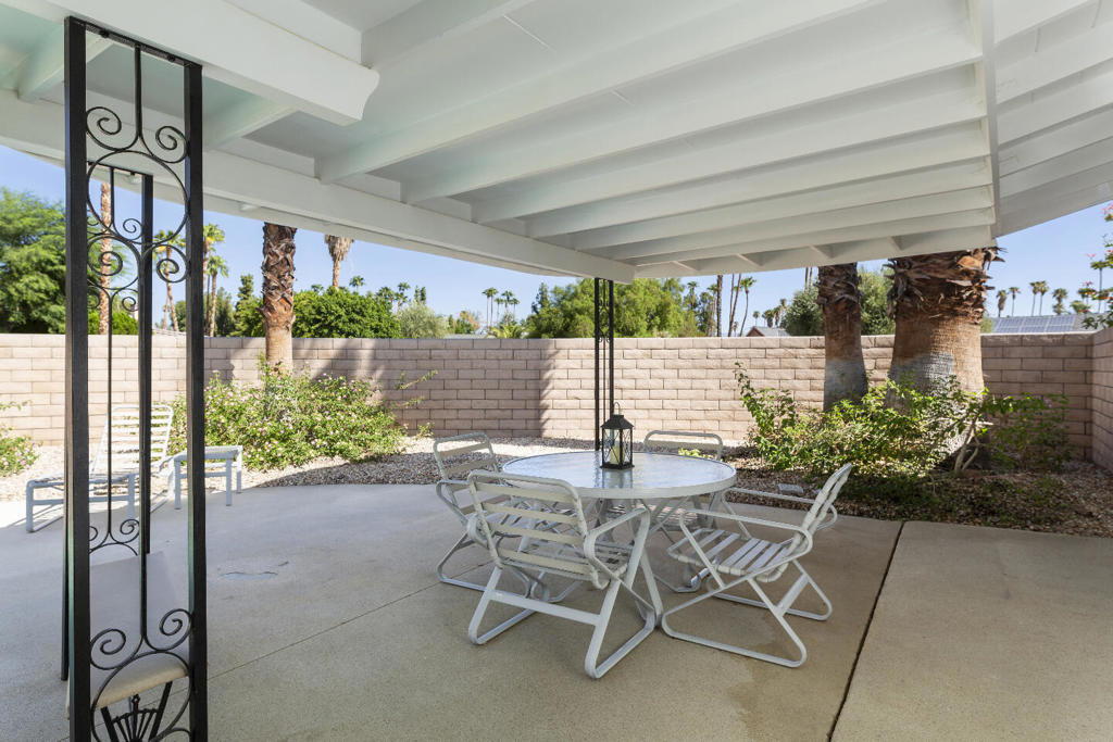 Los Compadres - Residential