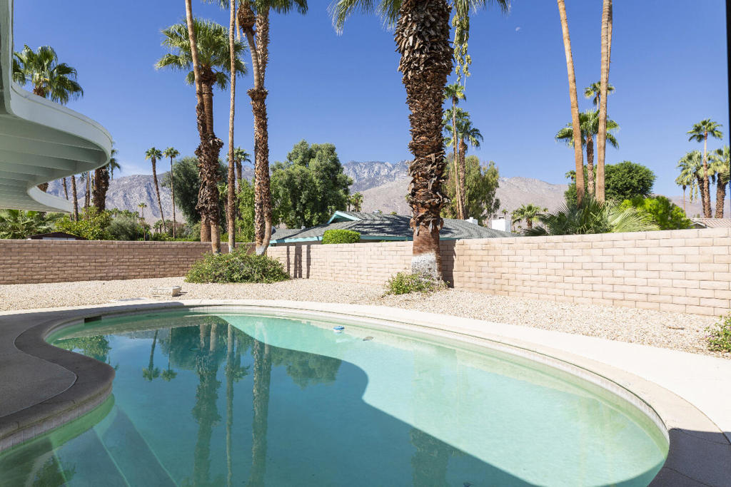 Los Compadres - Residential