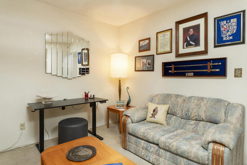 Los Compadres - Residential