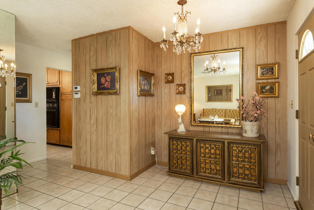 Los Compadres - Residential