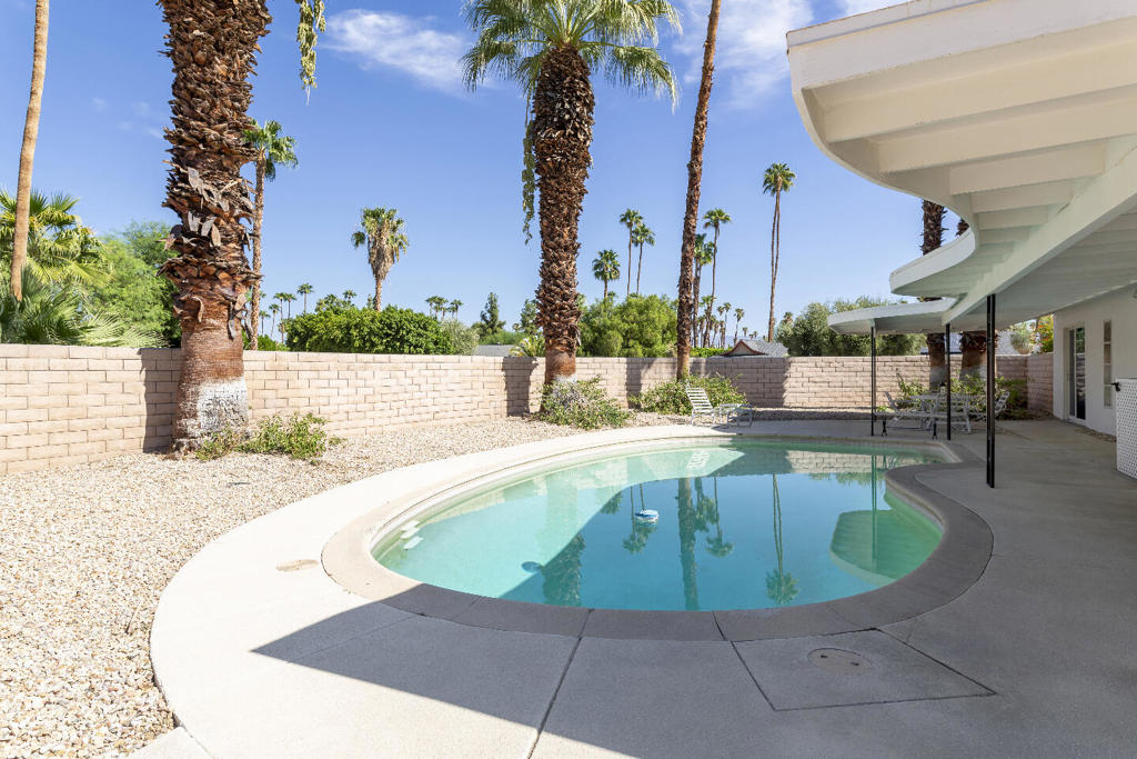 Los Compadres - Residential