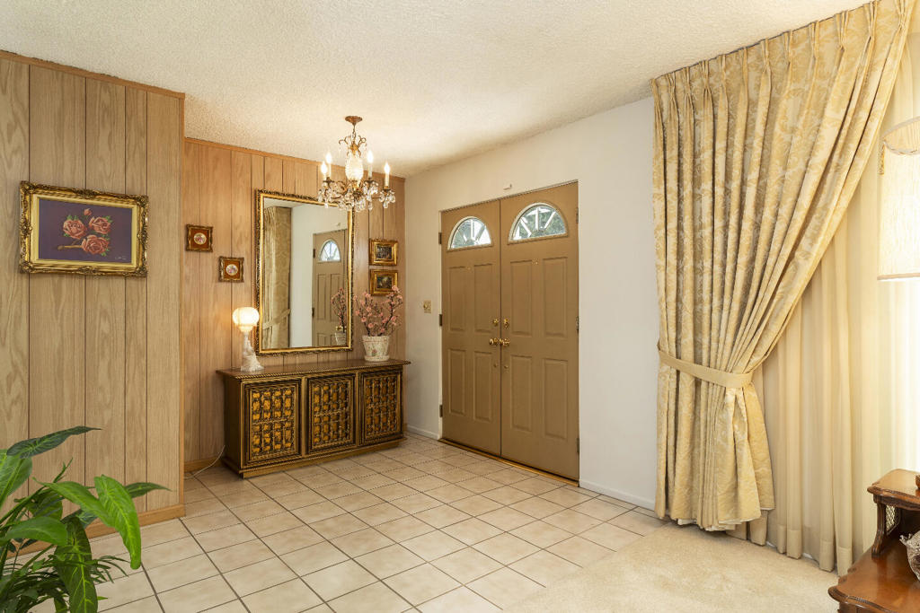 Los Compadres - Residential