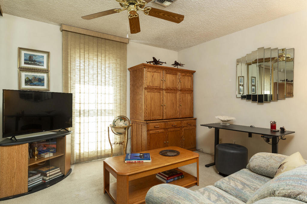 Los Compadres - Residential