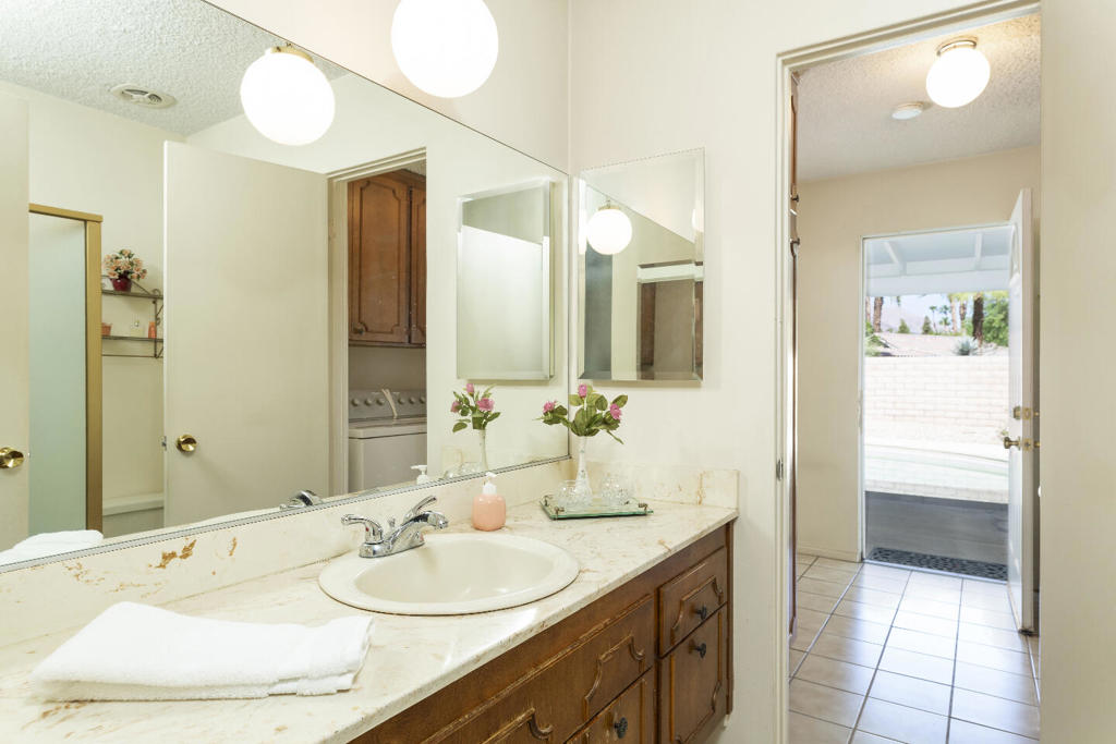 Los Compadres - Residential