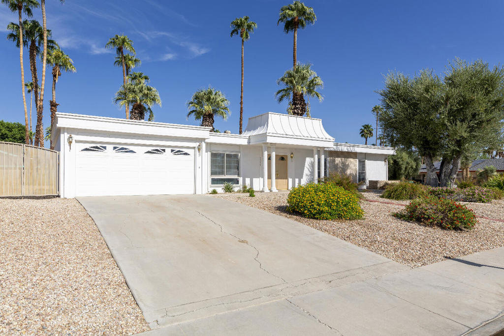 Los Compadres - Residential