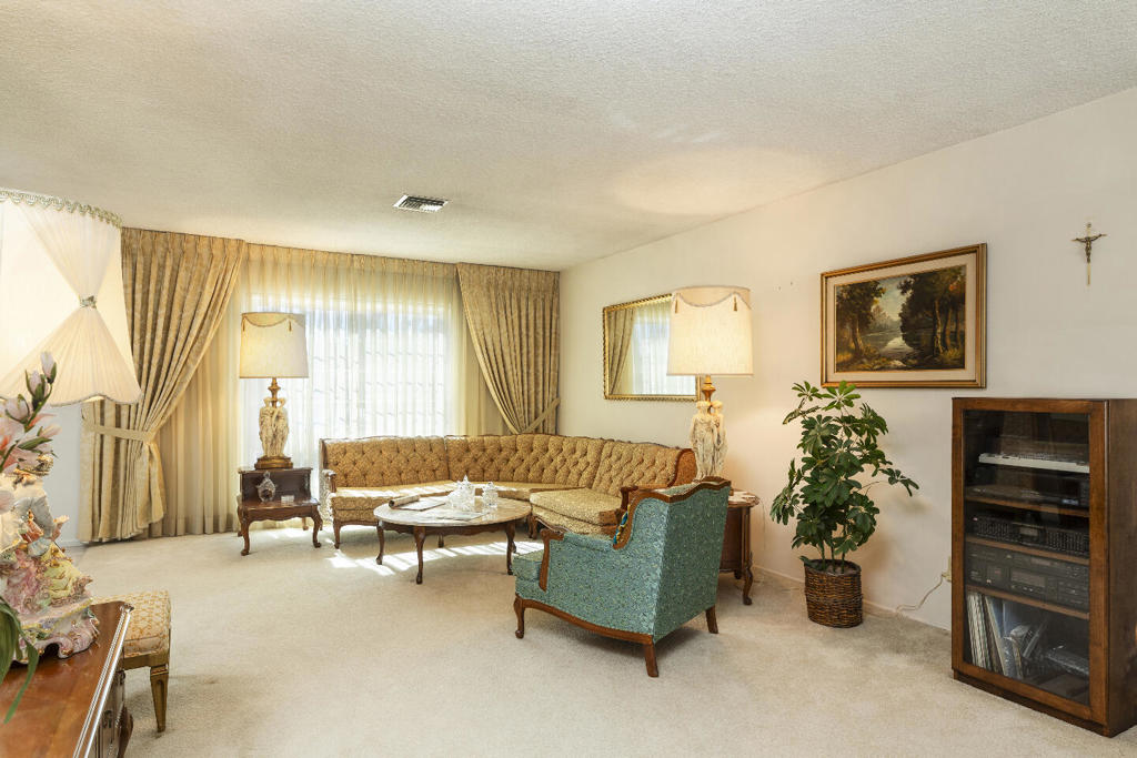 Los Compadres - Residential