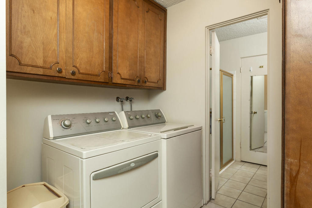 Los Compadres - Residential