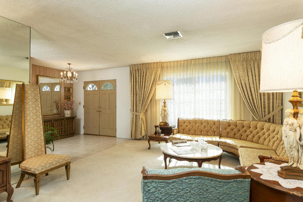 Los Compadres - Residential