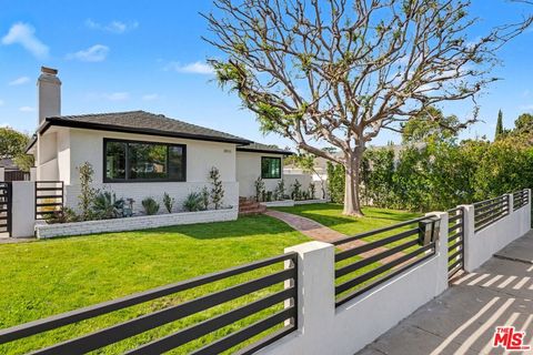 Photo of 2831 Overland Avenue, Los Angeles, CA 90064 (MLS # 26653505)