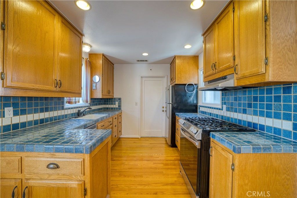 listing image 130729444504274233550