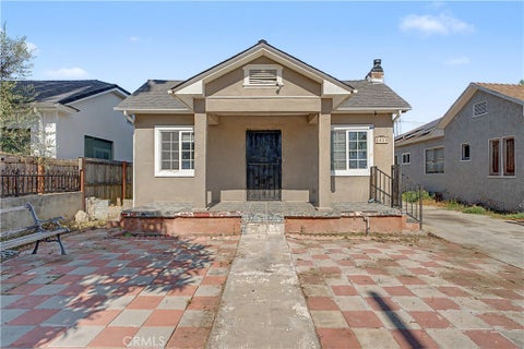 Photo of 2829 S Rimpau Blvd, Los Angeles, CA 90016 (MLS # SR26203437)