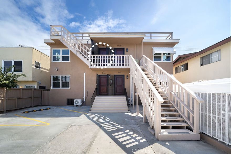 Fully updated 2-bedroom, 1-bathroom unit on the first floor featuring modern finishes, one parking space, and washer/dryer hookups. Stylishly renovated with a contemporary kitchen, upgradeed bathrooms, and sleek flooring throughout. Conveniently located near Downtown Long Beach, with easy access to shopping, dining, freeways, and public transit-making it an ideal choice for tenants.