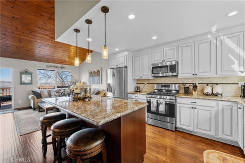 Photo of 1430 Sequoia Dr, Lake Arrowhead, CA 92352 (MLS # CV26106267)