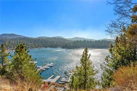 Photo of 1430 Sequoia Dr, Lake Arrowhead, CA 92352 (MLS # CV26106267)